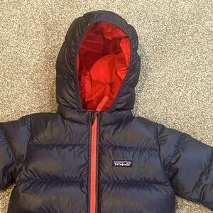 Patagonia 4T Baby Hi-Loft Down Sweater warm Hoody. Smoke and Pet free home.